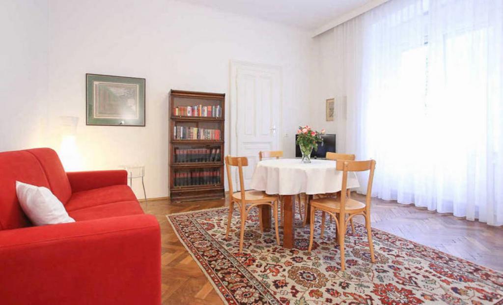 Hirsch I Apartment